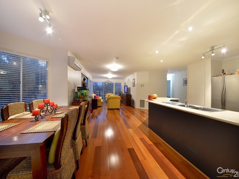 7 Glen Erin Way, Berwick VIC 3806