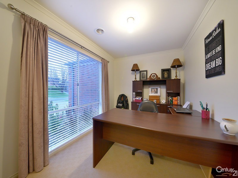 7 Glen Erin Way, Berwick VIC 3806