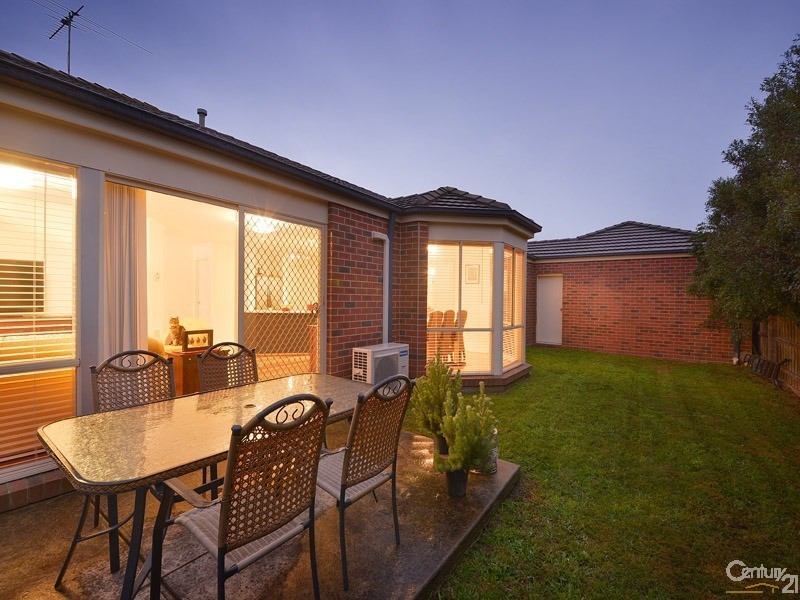 7 Glen Erin Way, Berwick VIC 3806