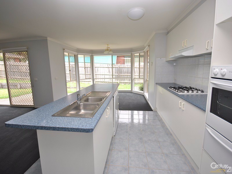 8 Maralee Court, Berwick VIC 3806