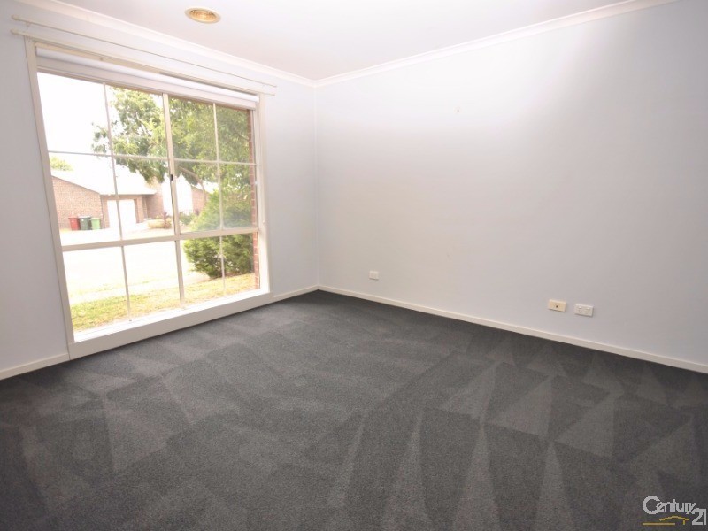 8 Maralee Court, Berwick VIC 3806