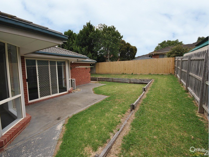 8 Maralee Court, Berwick VIC 3806