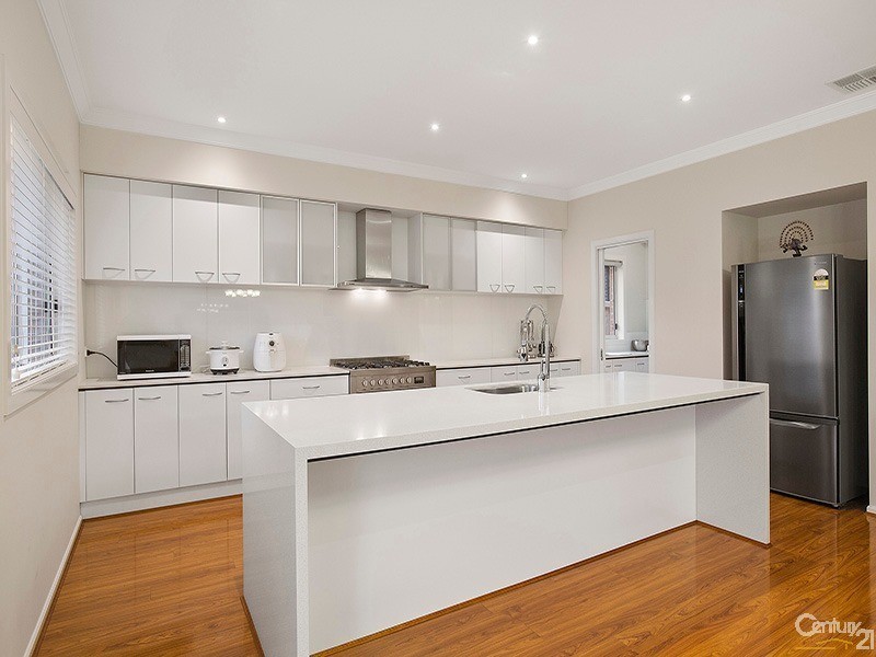 48 Charlbury Crescent, Cranbourne North VIC 3977