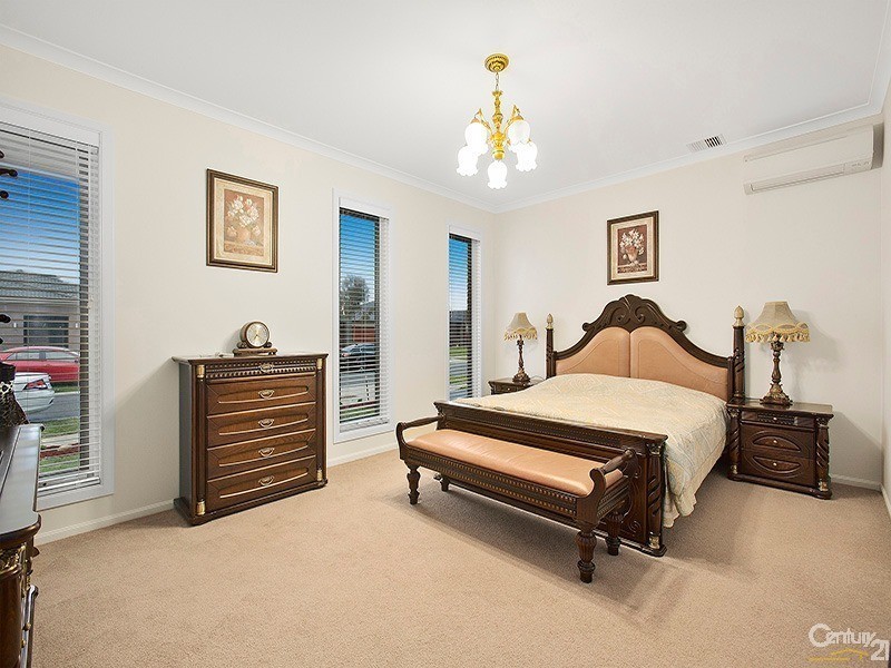 48 Charlbury Crescent, Cranbourne North VIC 3977