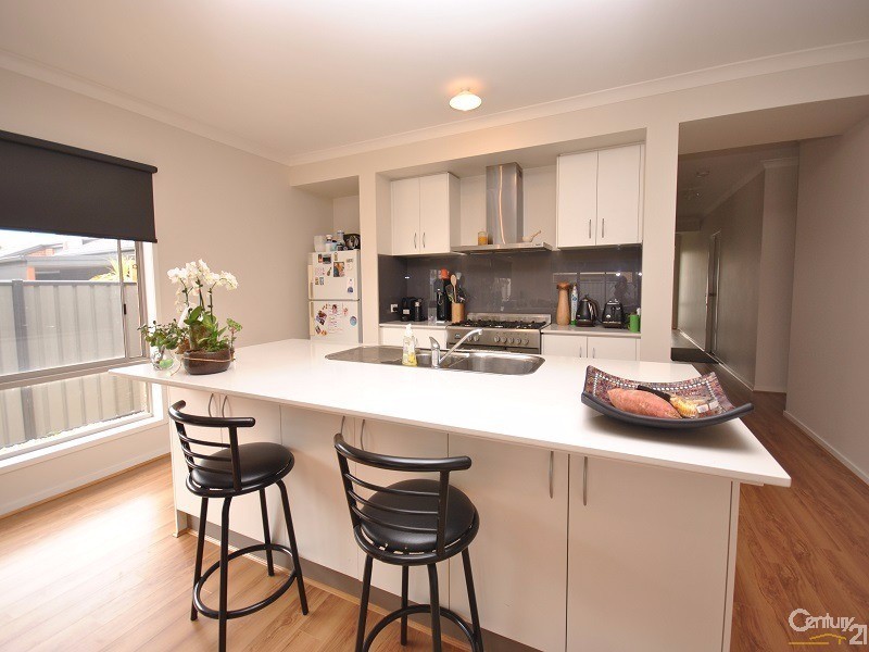 4 Hackney Circuit, Clyde North VIC 3978