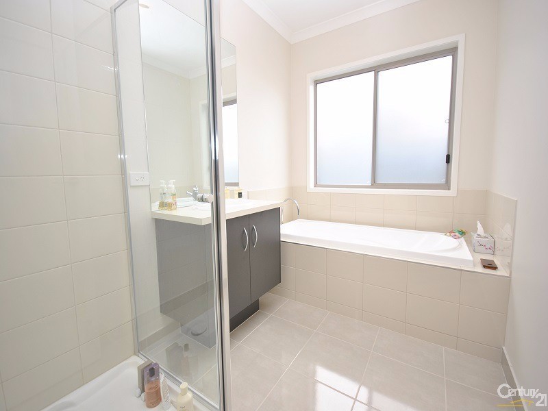 4 Hackney Circuit, Clyde North VIC 3978