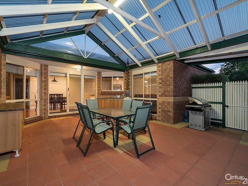 8 Golden Leaf Avenue, Narre Warren South VIC 3805