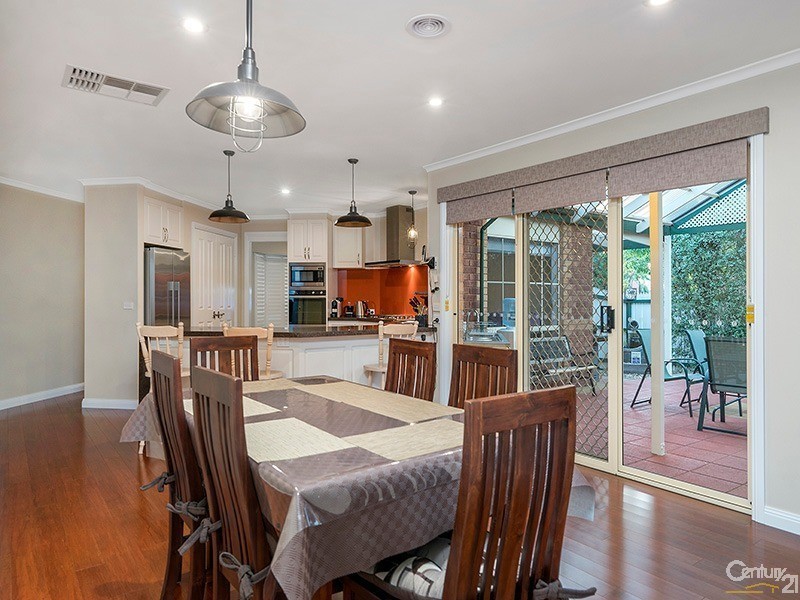 8 Golden Leaf Avenue, Narre Warren South VIC 3805