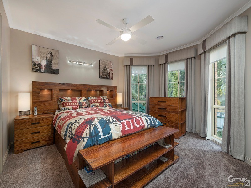 8 Golden Leaf Avenue, Narre Warren South VIC 3805