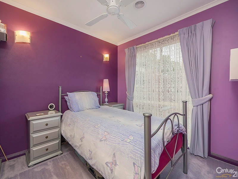 8 Golden Leaf Avenue, Narre Warren South VIC 3805