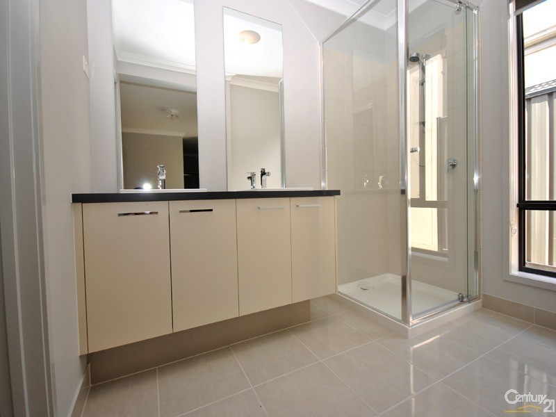 18  Tilia Drive, Cranbourne North VIC 3977