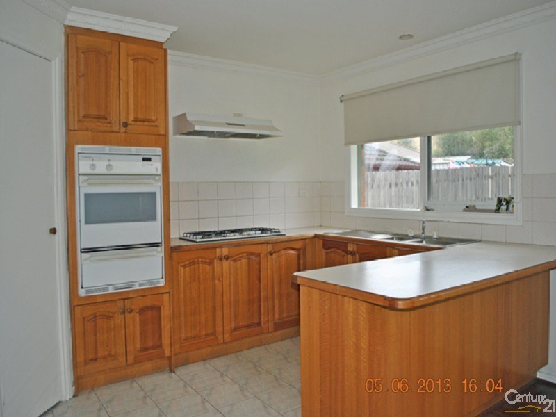 12 Hedgeley Drive, Berwick VIC 3806