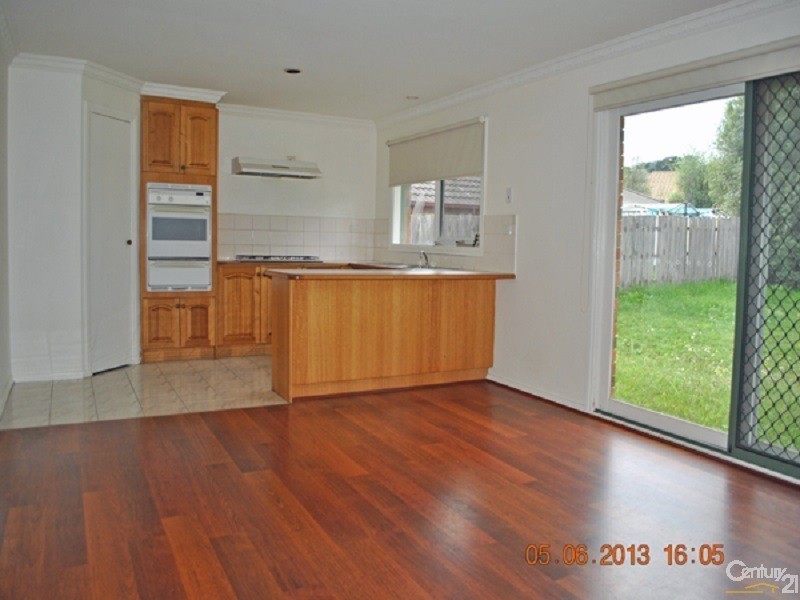 12 Hedgeley Drive, Berwick VIC 3806