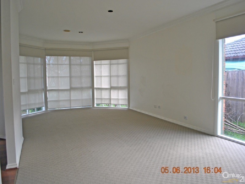 12 Hedgeley Drive, Berwick VIC 3806