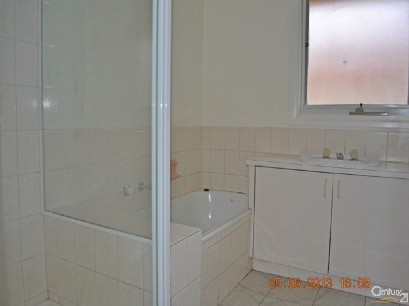 12 Hedgeley Drive, Berwick VIC 3806