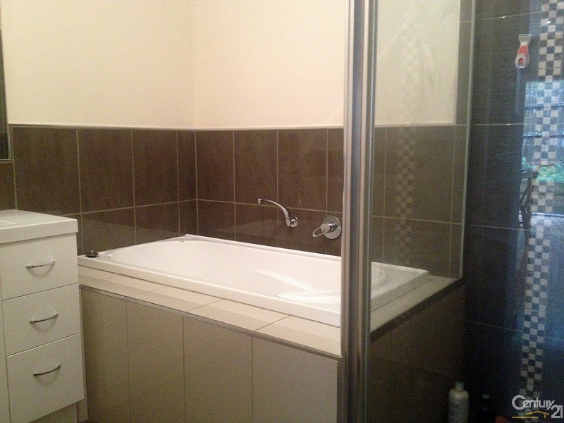 2/26 Almond Drive, Doveton VIC 3177