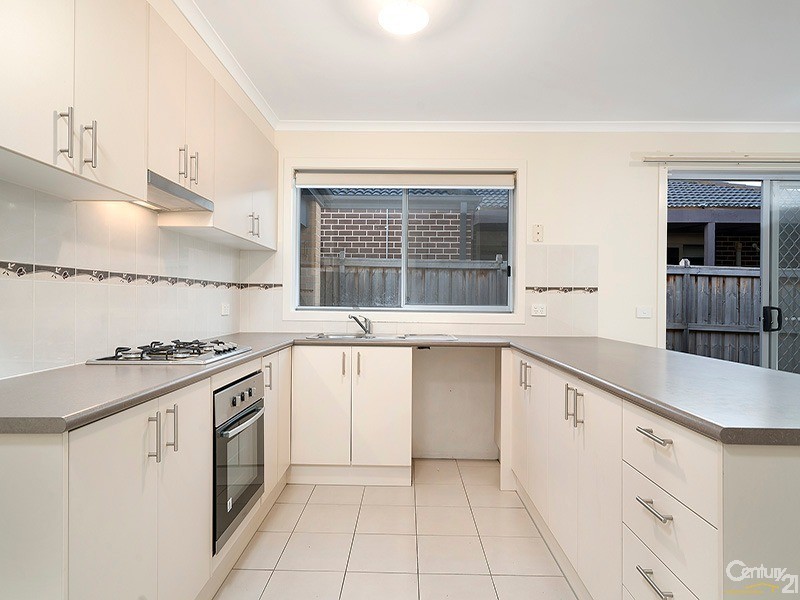 19 Bianca Crescent, Cranbourne North VIC 3977