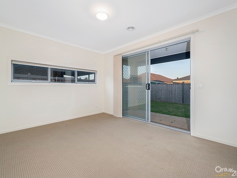 19 Bianca Crescent, Cranbourne North VIC 3977