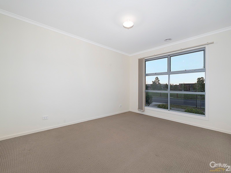 19 Bianca Crescent, Cranbourne North VIC 3977