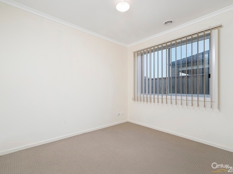 19 Bianca Crescent, Cranbourne North VIC 3977