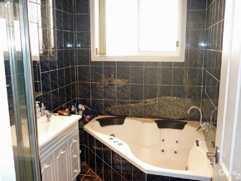 4 Nockolds Crescent, Noble Park VIC 3174