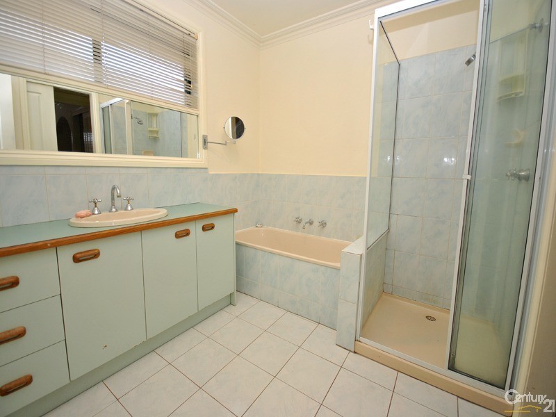 1/25 John Hunter Drive, Endeavour Hills VIC 3802