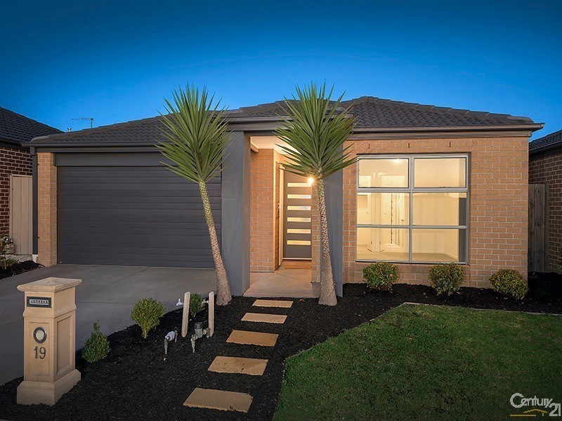 19 Bianca Crescent, Cranbourne North VIC 3977