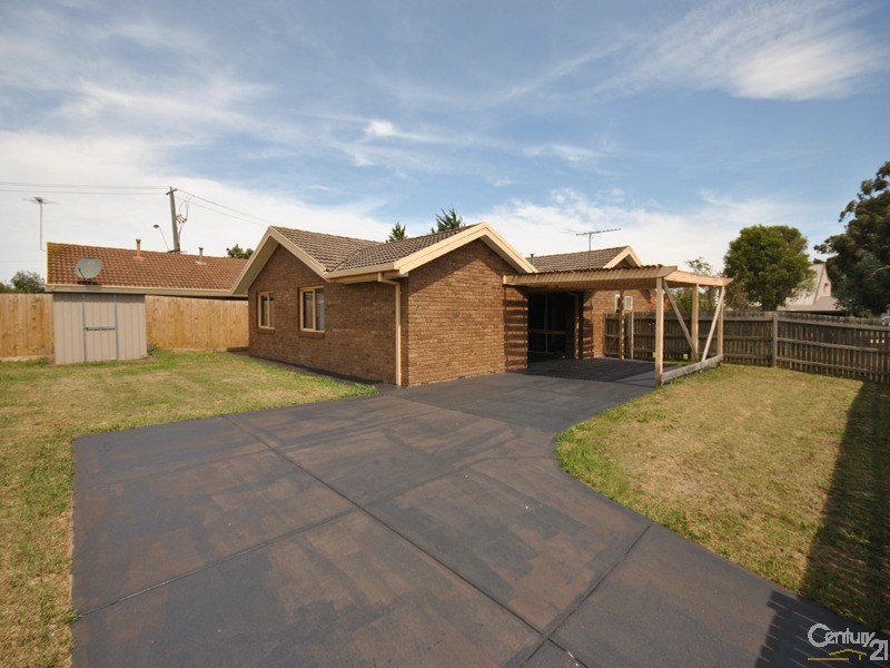 4 County Drive, Berwick VIC 3806