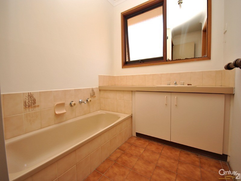 4 County Drive, Berwick VIC 3806