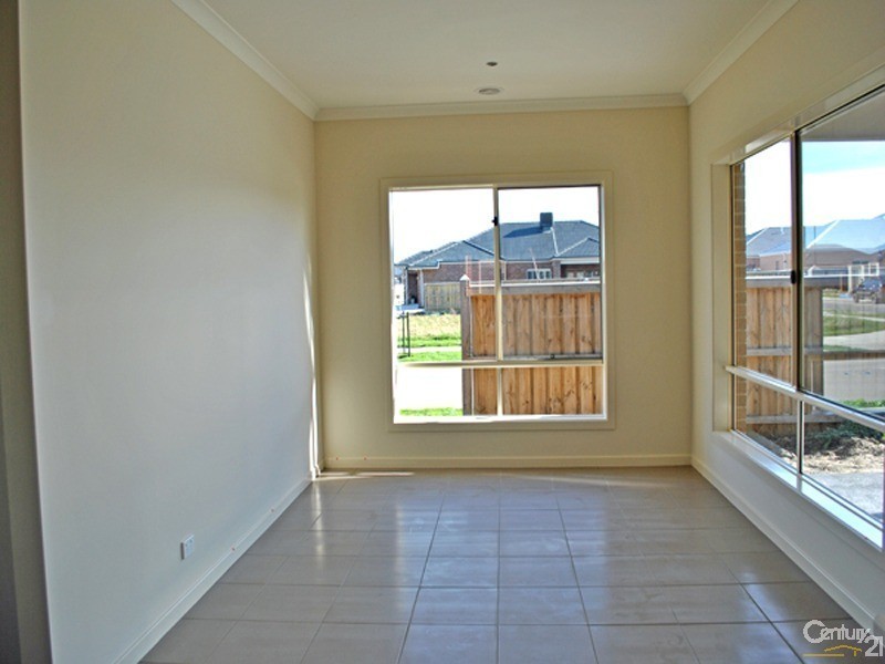 89 Arena Parade, Officer VIC 3809