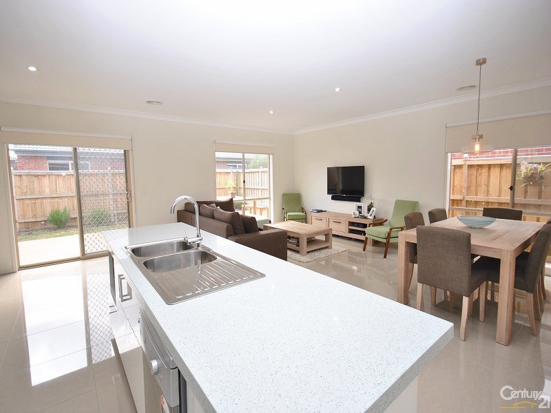 31 Paxford Drive, Cranbourne North VIC 3977