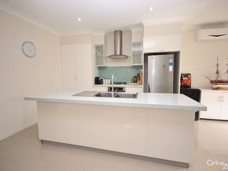 31 Paxford Drive, Cranbourne North VIC 3977