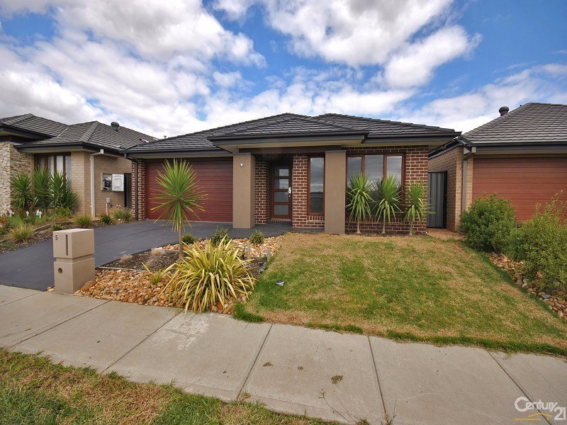5 Rhinelander Close, Clyde North VIC 3978