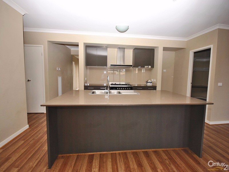 5 Rhinelander Close, Clyde North VIC 3978