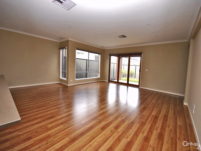5 Rhinelander Close, Clyde North VIC 3978