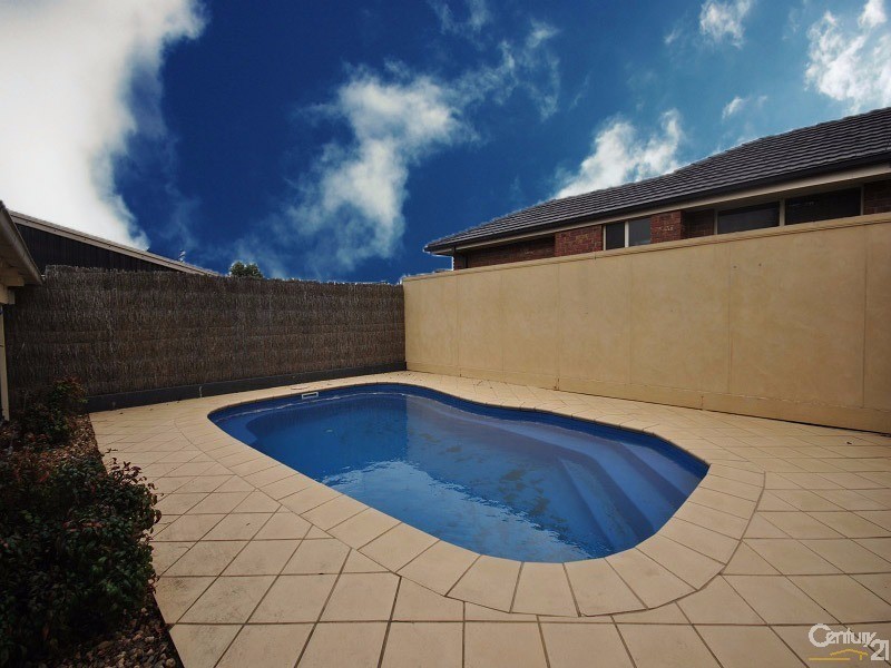 87 Amber Crescent, Narre Warren VIC 3805