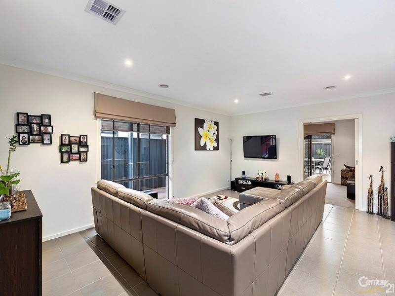 53 Datura Avenue, Cranbourne North VIC 3977