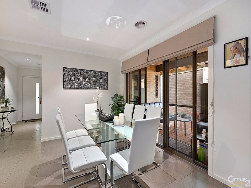 53 Datura Avenue, Cranbourne North VIC 3977