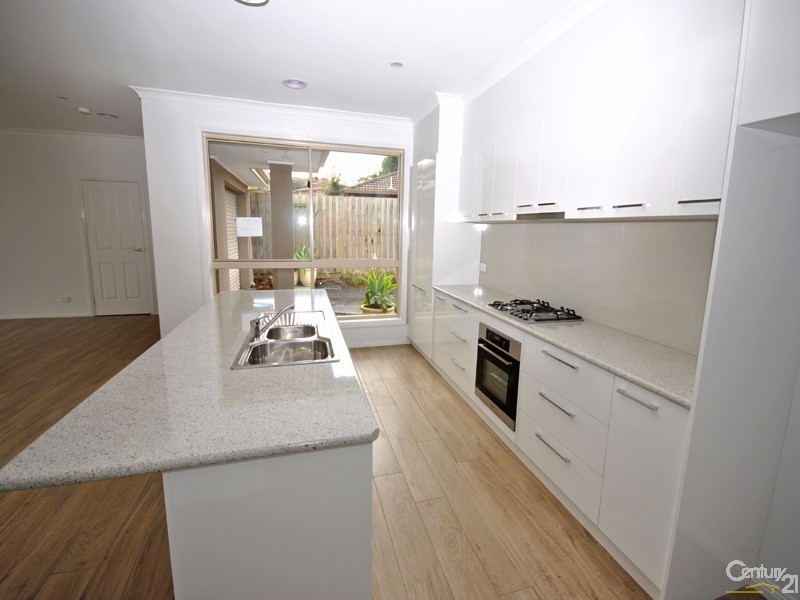 2/1 Greystoke Court, Berwick VIC 3806