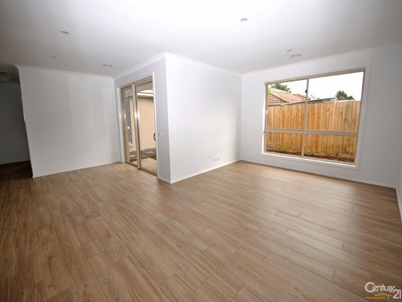 2/1 Greystoke Court, Berwick VIC 3806