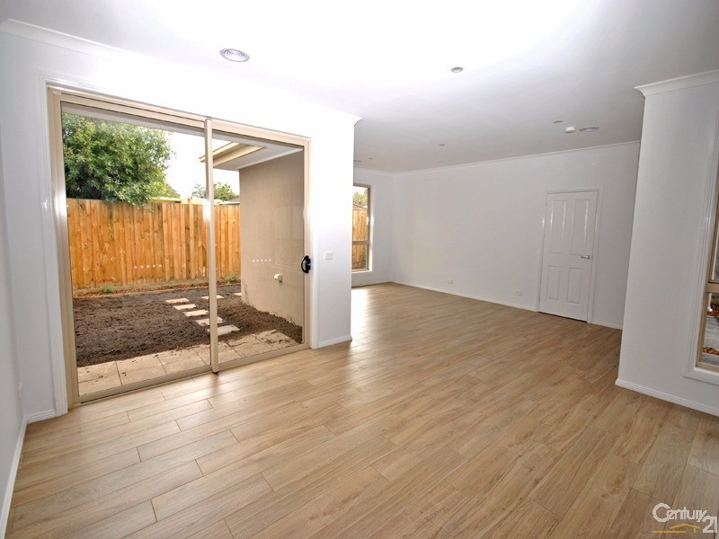 2/1 Greystoke Court, Berwick VIC 3806