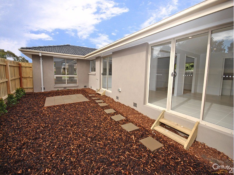 2/1 Greystoke Court, Berwick VIC 3806