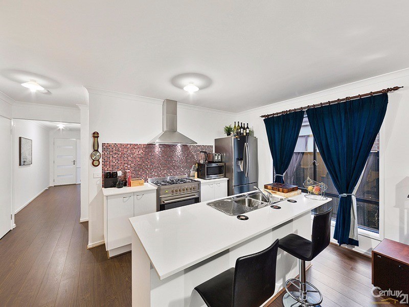 7 Tristram Rise, Clyde North VIC 3978