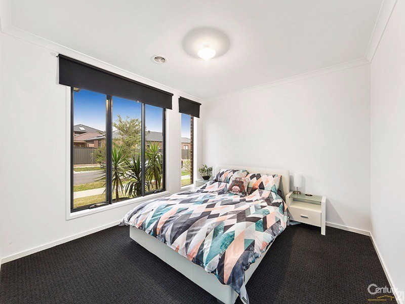 7 Tristram Rise, Clyde North VIC 3978