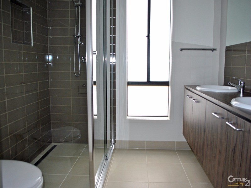 8 Brightstone Drive, Clyde North VIC 3978