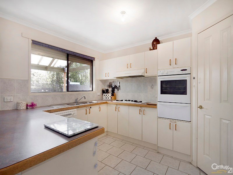 8 Shaftsbury Avenue, Berwick VIC 3806