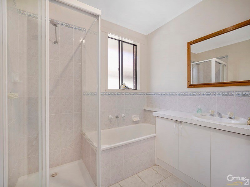 8 Shaftsbury Avenue, Berwick VIC 3806