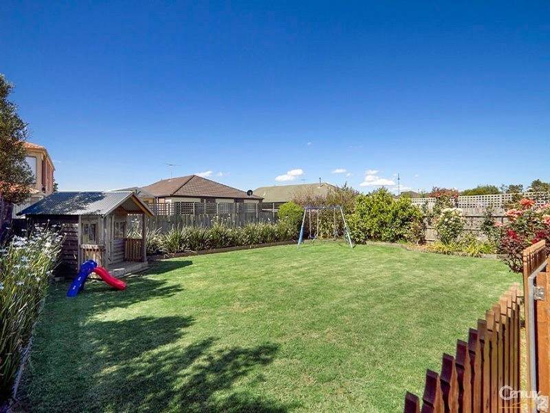 8 Shaftsbury Avenue, Berwick VIC 3806