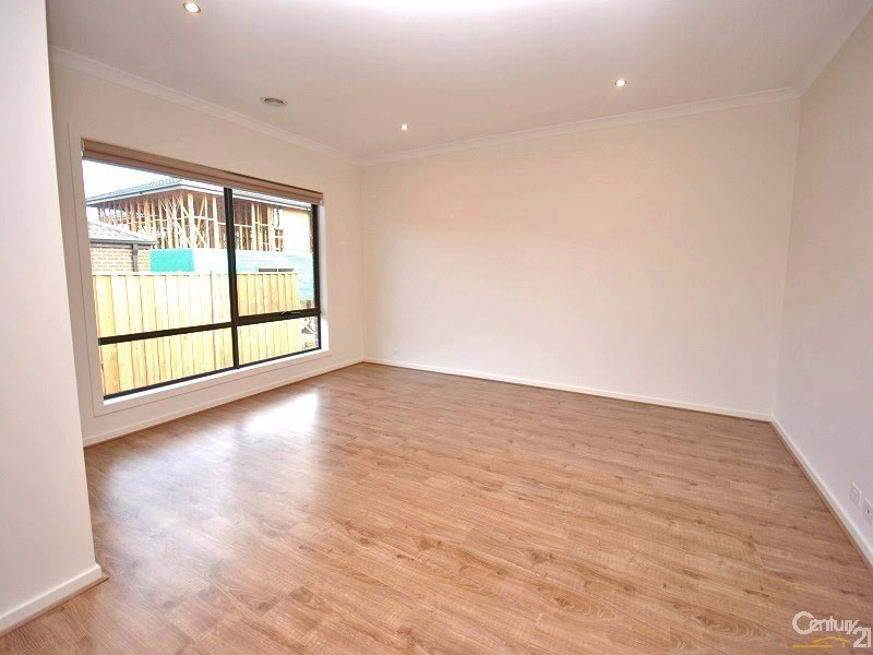 6 Viewbright Road, Clyde North VIC 3978