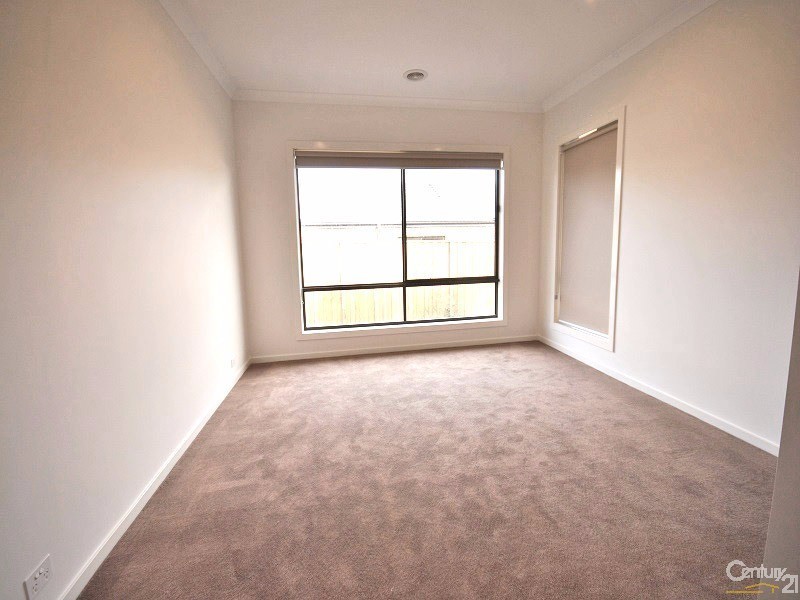 6 Viewbright Road, Clyde North VIC 3978